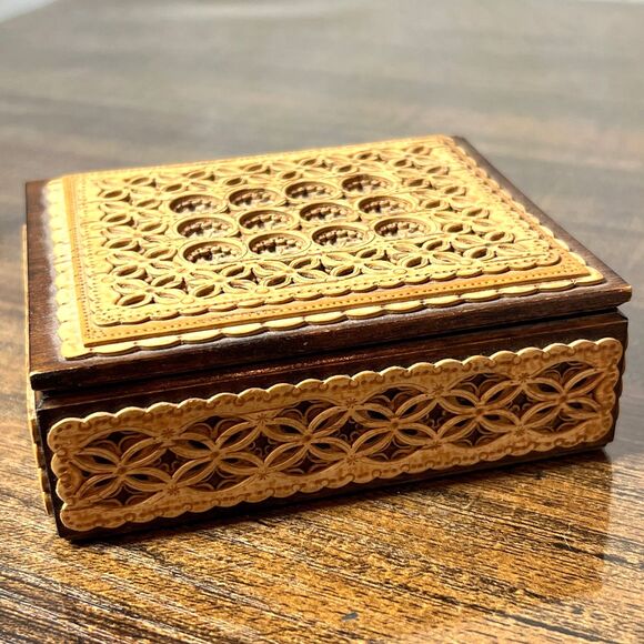 Vintage Russian Carved Artisan Trinket Box Casket Wood Latticed Pierced Panels - Picture 5 of 8